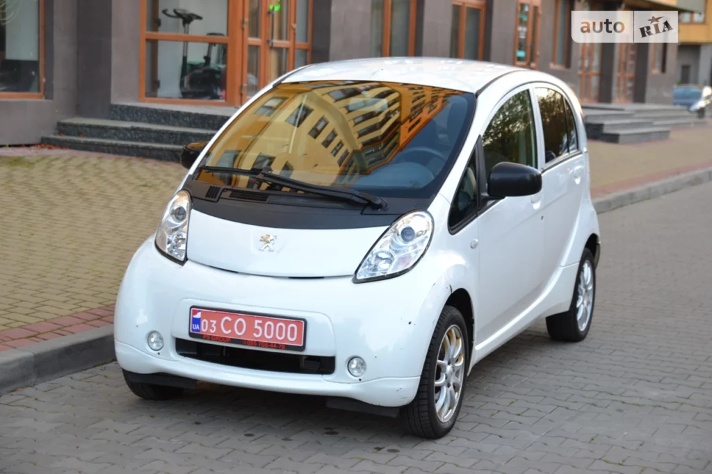 Peugeot iOn 2012
