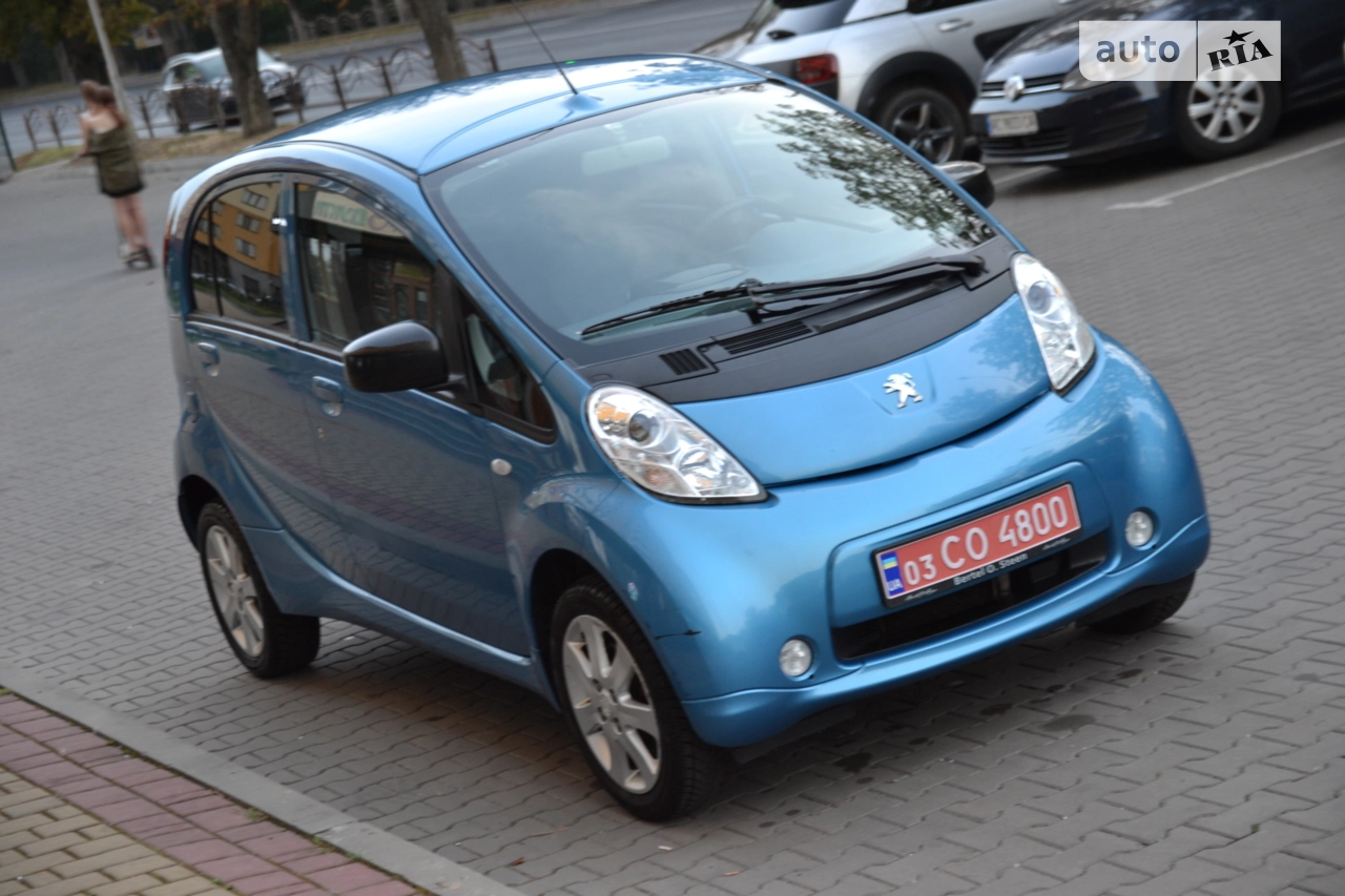 Peugeot iOn 2012