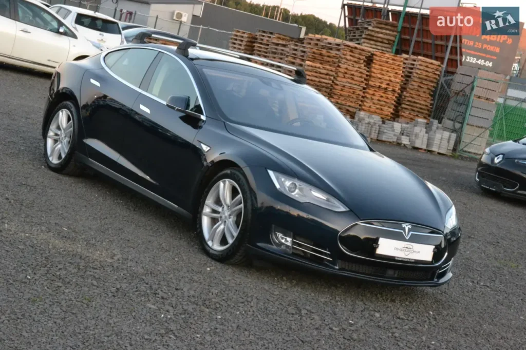 Tesla Model S 2015
