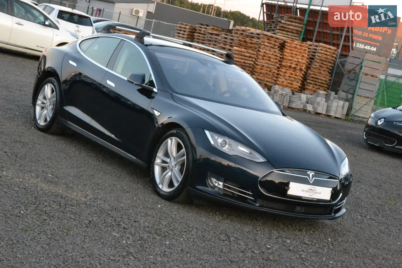 Tesla Model S 2015
